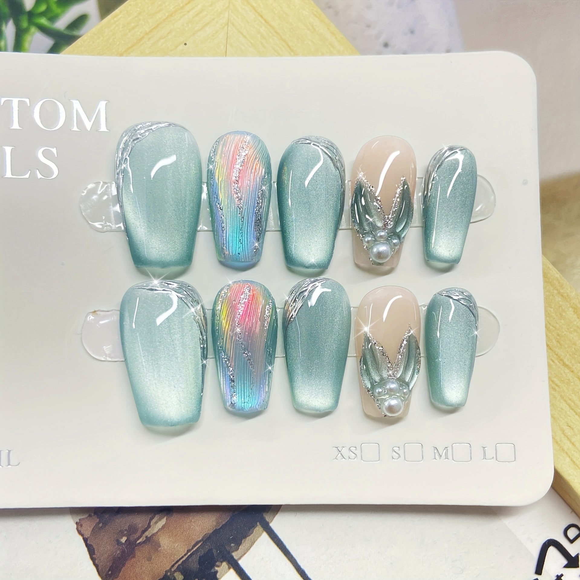10-Piece Set Short Ballet Press On Nails in Green Tone with Aurora Mermaid Holographic Effect and Pearl Embellishments