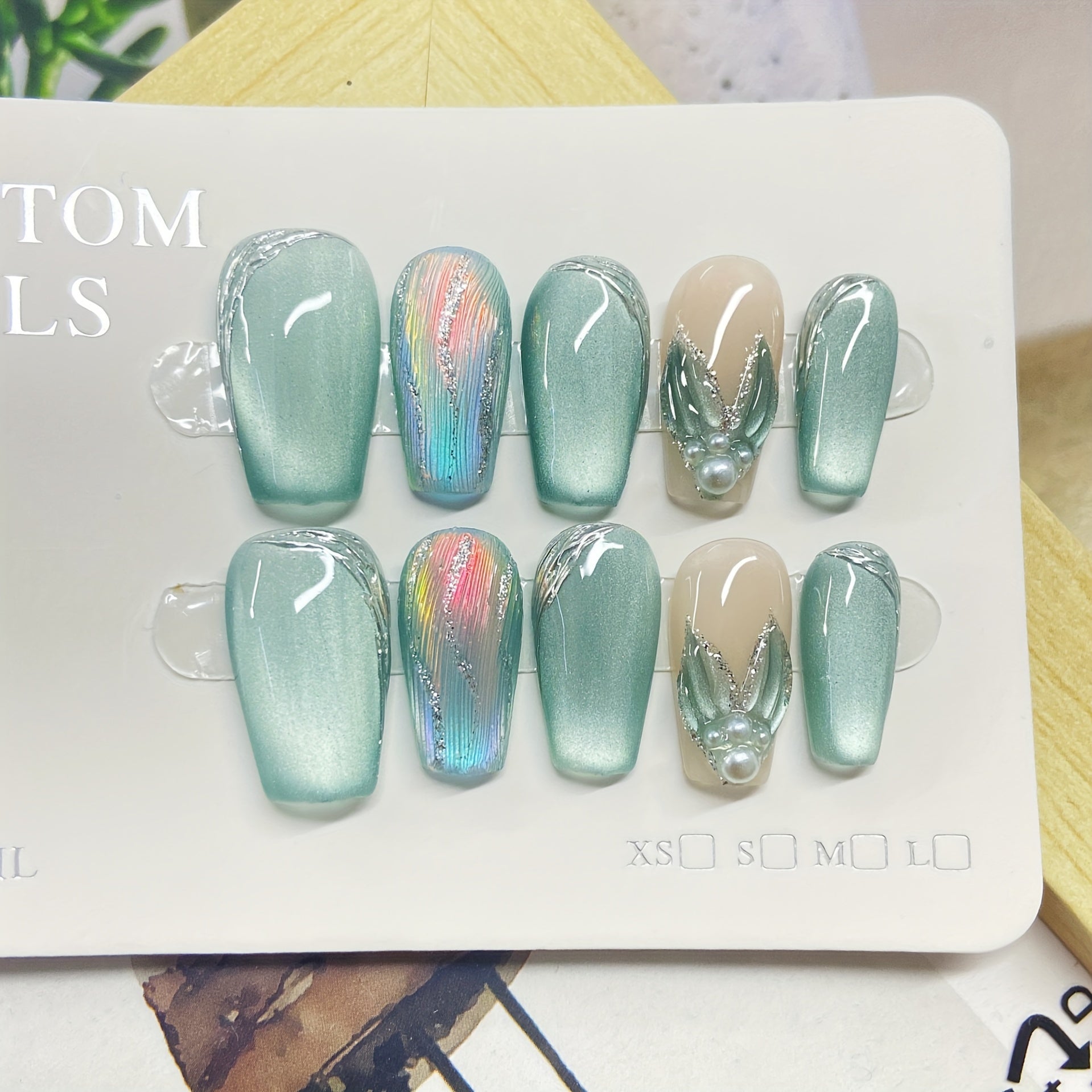 10-Piece Set Short Ballet Press On Nails in Green Tone with Aurora Mermaid Holographic Effect and Pearl Embellishments